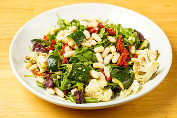 salad with white beans and sun dried tomatoes