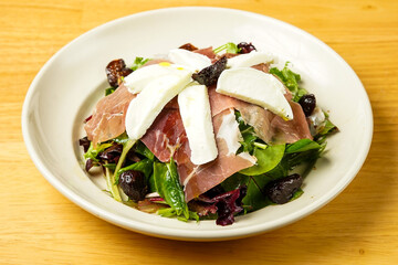 salad with prosciutto and mozzarella cheese