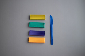 sensory box for a child made of millet and plasticine, farm instructions, step 3, step by step...