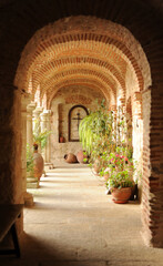 Cloître du couvent de Notre-Dame de la Conception d'El Palancar, fondé par San Pedro de Alcantara. Pedroso de Acim, province de Cáceres, Espagne