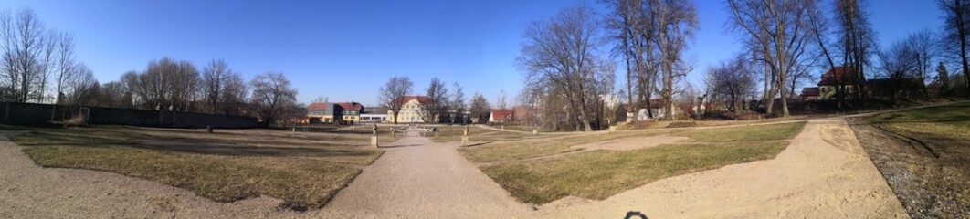 Fototapeta na wymiar Der barocke Schloßpark Ebeleben im Landkreis Kyffhäuser in Thüringen