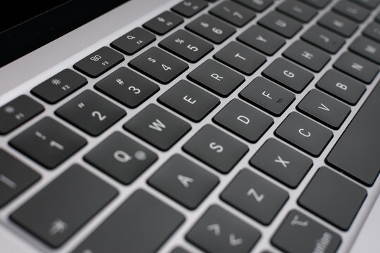 Detalle de teclado de computadora. Teclas con signos y s&iacute;mbolos