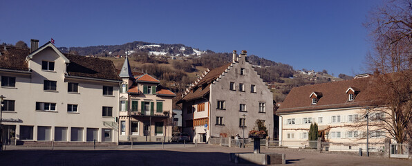 Flumserberg: Skiers, snowboarders, carvers, families all enjoy their time on the ski runs of winter...