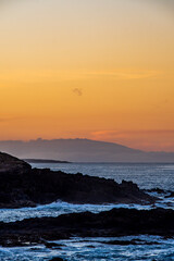 Obraz premium Atardecer en la costa de la isla de Tenerife