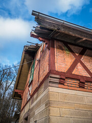 Völlig marodes Dach am Altbau