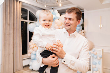 happy dad and son in front of the photo zone with balloons