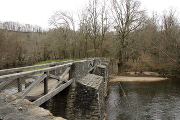 A stone and wooden bridge at Fresselines in Creuse.