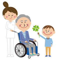 ポップな家族　祖父に4つばのクローバーを渡す男の子