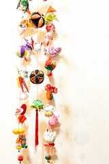 Fototapeta na wymiar 日本の伝統工芸品、3月桃の節句のひな祭りで飾るつるし雛　コピースペース有
