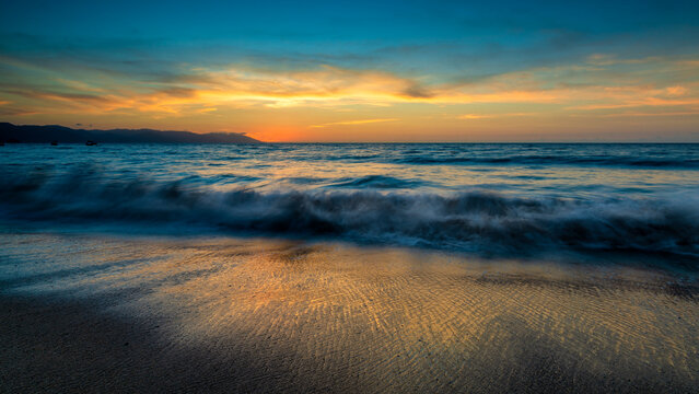 Ocean Sunset Landscape Wave High Resolution 16:9 Ratio