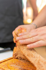 T- bone 

corte T-bone 

Manos condimentando corte de res 

corte de re en asador 

T-bone al grill 

T- bone en tabla de madera 