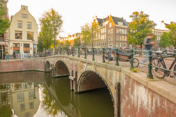 Fototapeta na wymiar Morning on the Amsterdam Bridge