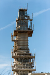 Fototapeta na wymiar Industriegebäude - Turm eines Betonwerkes