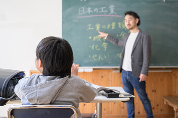 小学校の授業風景　聞いていない生徒