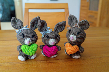 Amigurumi Easterbunnys with Hearts in different Colours. Selfmade Handmade Bavaria Germany
