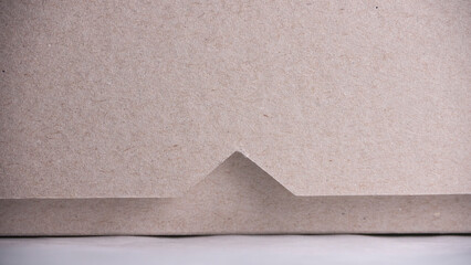 Caja de cartón cuadrada con muesca triangular para abrir