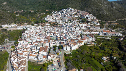 Fototapeta na wymiar vista aérea del municipio de Ojén en la provincia de Málaga, España