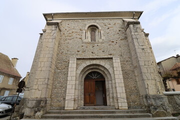 Fototapeta na wymiar L'église catholique Notre Dame de l'Assomption, vue de l'extérieur, village de Mens, département de l'Isère, France