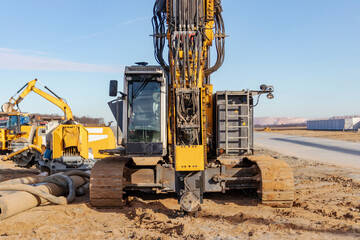 Obraz premium Powerful hydraulic drilling rig at a construction site. The device of pile foundations. Bored piles. Heavy construction equipment.