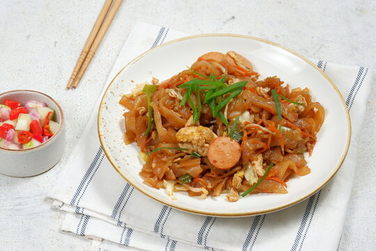 kwetiaw goreng  or called Char Kwe Teow.Popular in Indonesia, Malaysia and Singapore