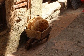 Interior y alrededores del pueblo medieval de Pedraza, en Madrid, donde se exhiben obras del pintor...