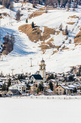 Celerina, Dorf, Bel Taimpel, Kirche, Oberengadin, Engadin, Alpen, Wanderweg, Engadiner Dorf, Graubünden, St. Moritz, Winter, Wintersport, Langlauf, Schweiz