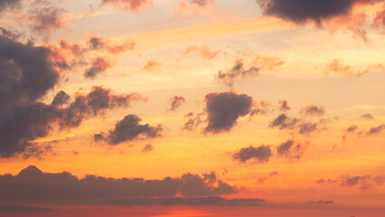 Fototapeta na wymiar Wolken im Abendrot