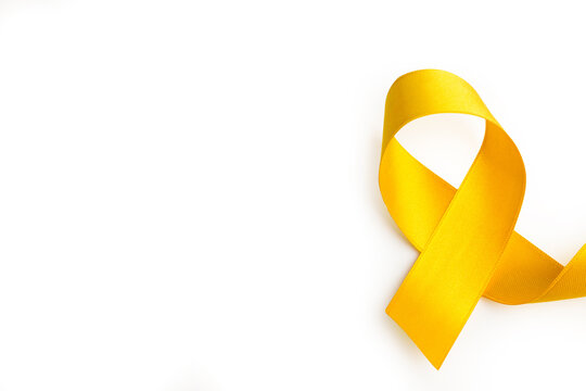 Lazo amarillo sobre un fondo blanco liso y aislado. Vista superior y de cerca. Copy space. Concepto: conciencia del c&aacute;ncer 