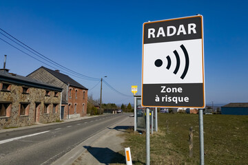 Panneau de présence d'un radar dans une zone à risque