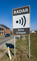Panneau de présence d'un radar dans une zone à risque