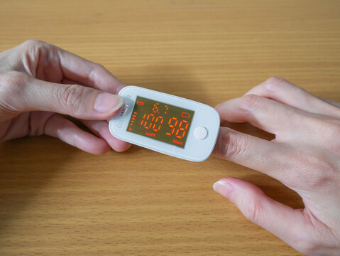 The Oximeter Display Shows Blood Oxygen Level