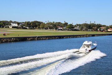 Obraz premium boat on the bay