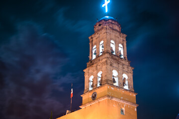 Fototapeta na wymiar Iglesia de Noche