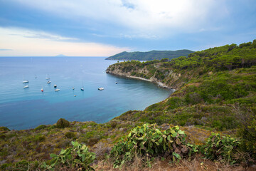 Fototapeta na wymiar Panorama spiaggia di Acquirilli