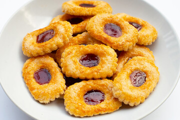 Puff pastry cookies filled with jam