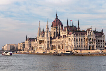 Obraz na płótnie Canvas view from the Danube river to the beautiful Gothic building of the Hungarian Parliament as a symbol of the Hungarian capital