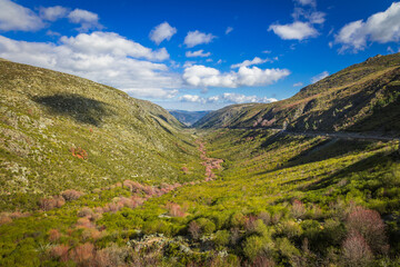 Naklejka premium Beautiful mountain ladscape view of the glacier valley of Manteigas, Serra da Estrela - Portugal. View of the outdoor park of Covao da Ametade in Serra da Estrela - Portugal