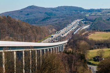 ICE Hochgeschwindigkeitsstrecke Parallel zur Autobahn in Deutschland