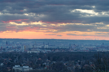 Abendlicher Blick zum Stadtzentrum von Dresden
