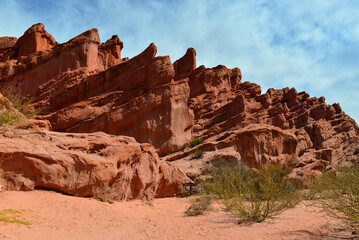 Fototapeta premium Arrow-like sandstone formations along the scenic road through the Quebrada de Cafayate, or Quebrada de las Conchas, Cafayate, Salta Province, northwest Argentina