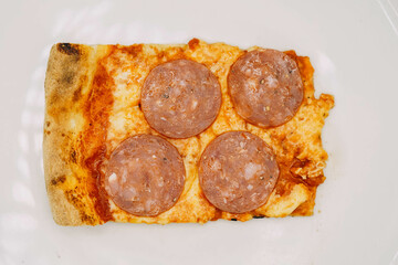 Pizza estilo italiano para vender al corte
