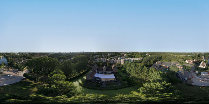 Vue du ciel &agrave; Villeneuve d'Ascq, pr&egrave;s du ch&acirc;teau de Flers, du stadium et des lacs, dans les Hauts-de-France dans le d&eacute;partement du  Nord.