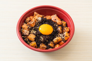 Japanese Rice with Fresh Salmon Raw, Tobiko and Egg (Salmon Don)