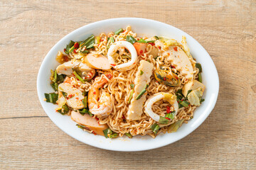 Instant noodle spicy salad with mixed meats