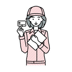 立って書類とカードを手に持つ作業員の女性