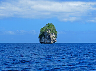 Philippines' Island in Palawan Formed Like a Cupcake 