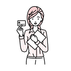 立って書類とカードを手に持つブラウスの女性