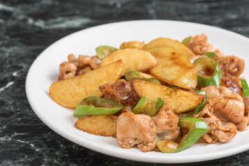 豚肉とポテトの炒め物