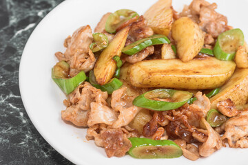 豚肉とポテトの炒め物