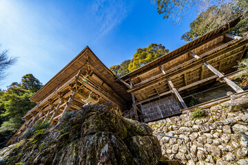 Fototapeta na wymiar 日龍峯寺舞台造の本堂と籠堂